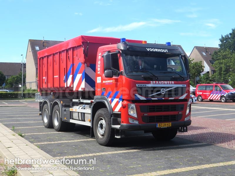 16-9281 Haakarmvoertuig (Terreinvaardig)