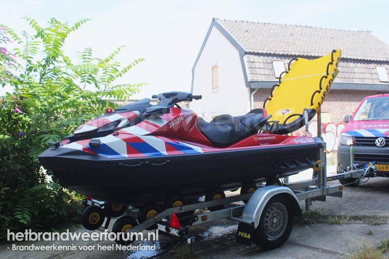 24-2214 Waterscooter (op aanhanger)