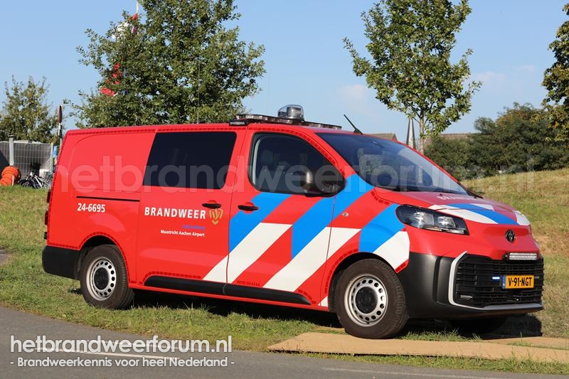 24-6695 Dienstvoertuig Airport Fire Officer