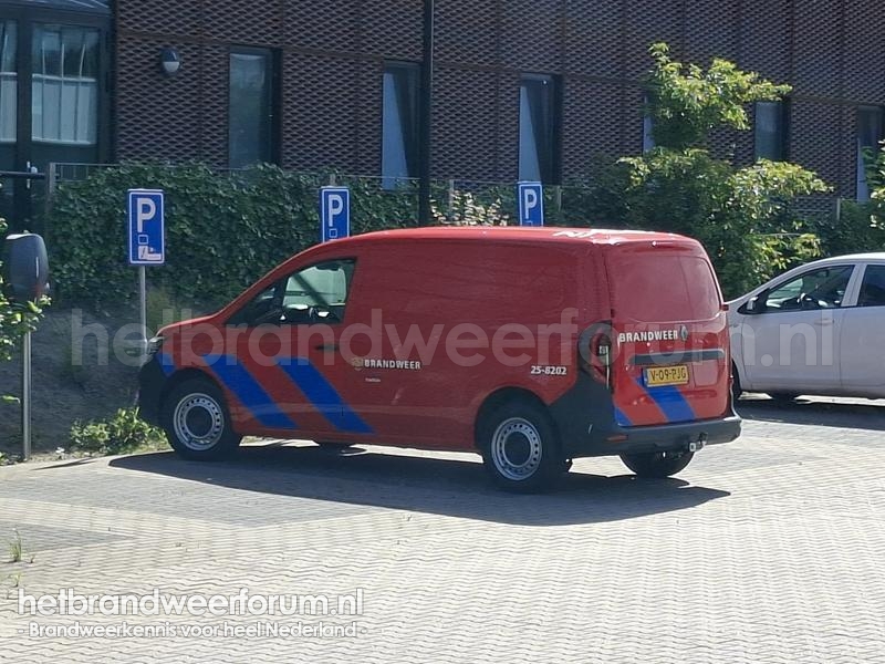 25-8202 Personeel/Materiaalvoertuig